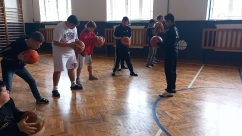 Basketbalový míč v hudebce?